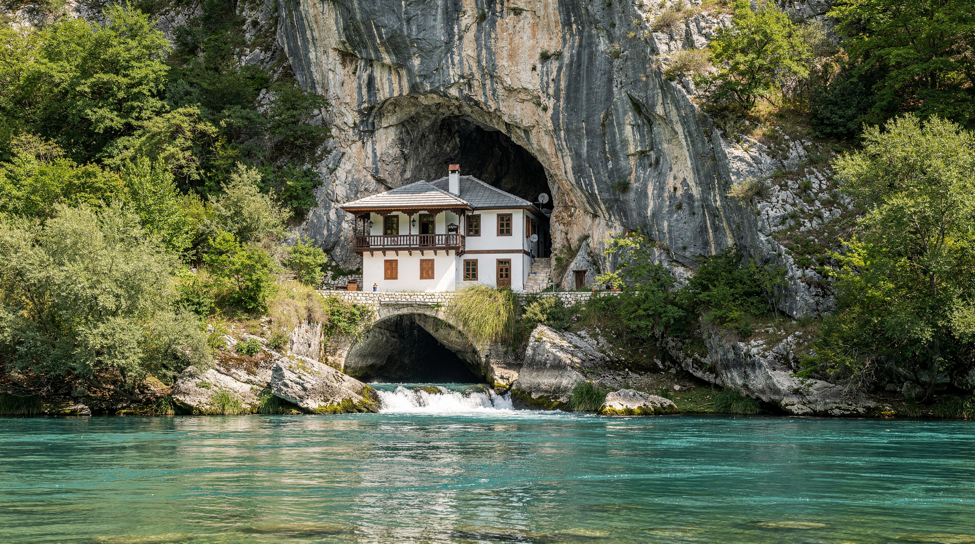 Blagaj Tekija — el monasterio derviche en el nacimiento del Buna